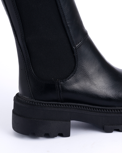 Classic Chelsea Boots - Black